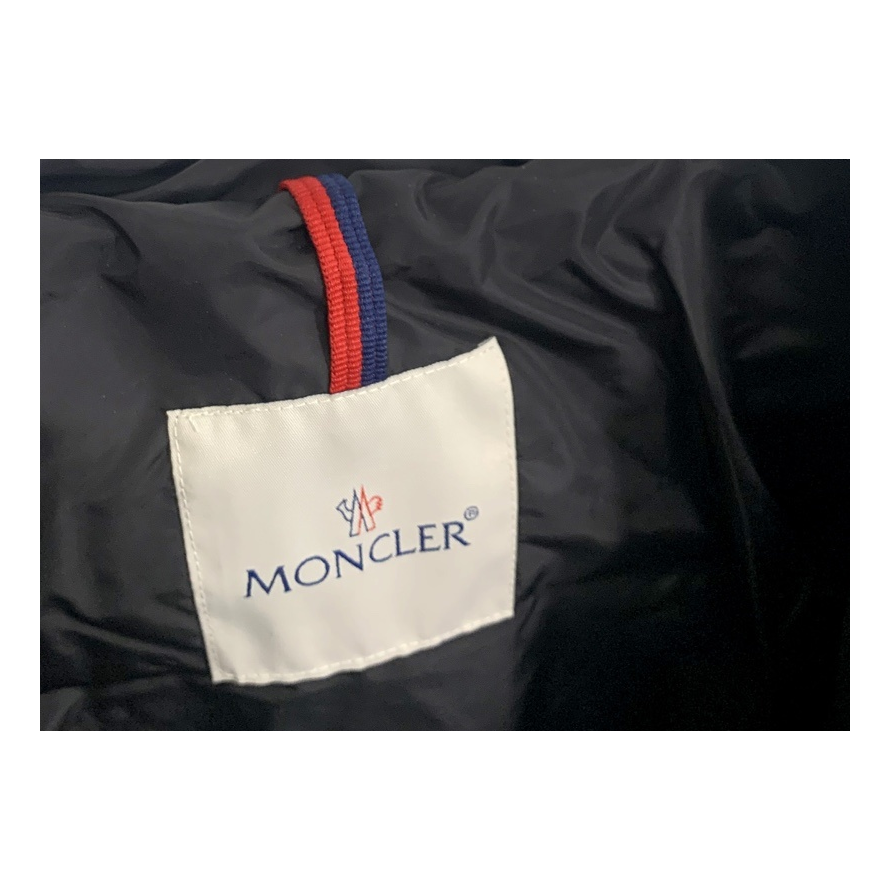 Moncler Cinched-Waist Down Puffer Jacket with Fur-Trimmed Hood - Black