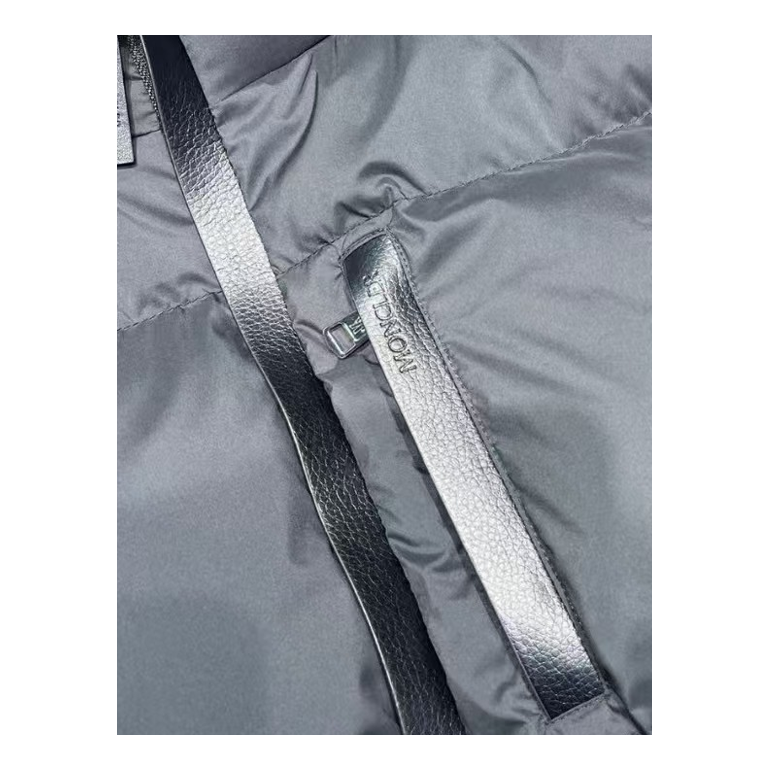 Moncler Stand-Collar Puffer Jacket in Black