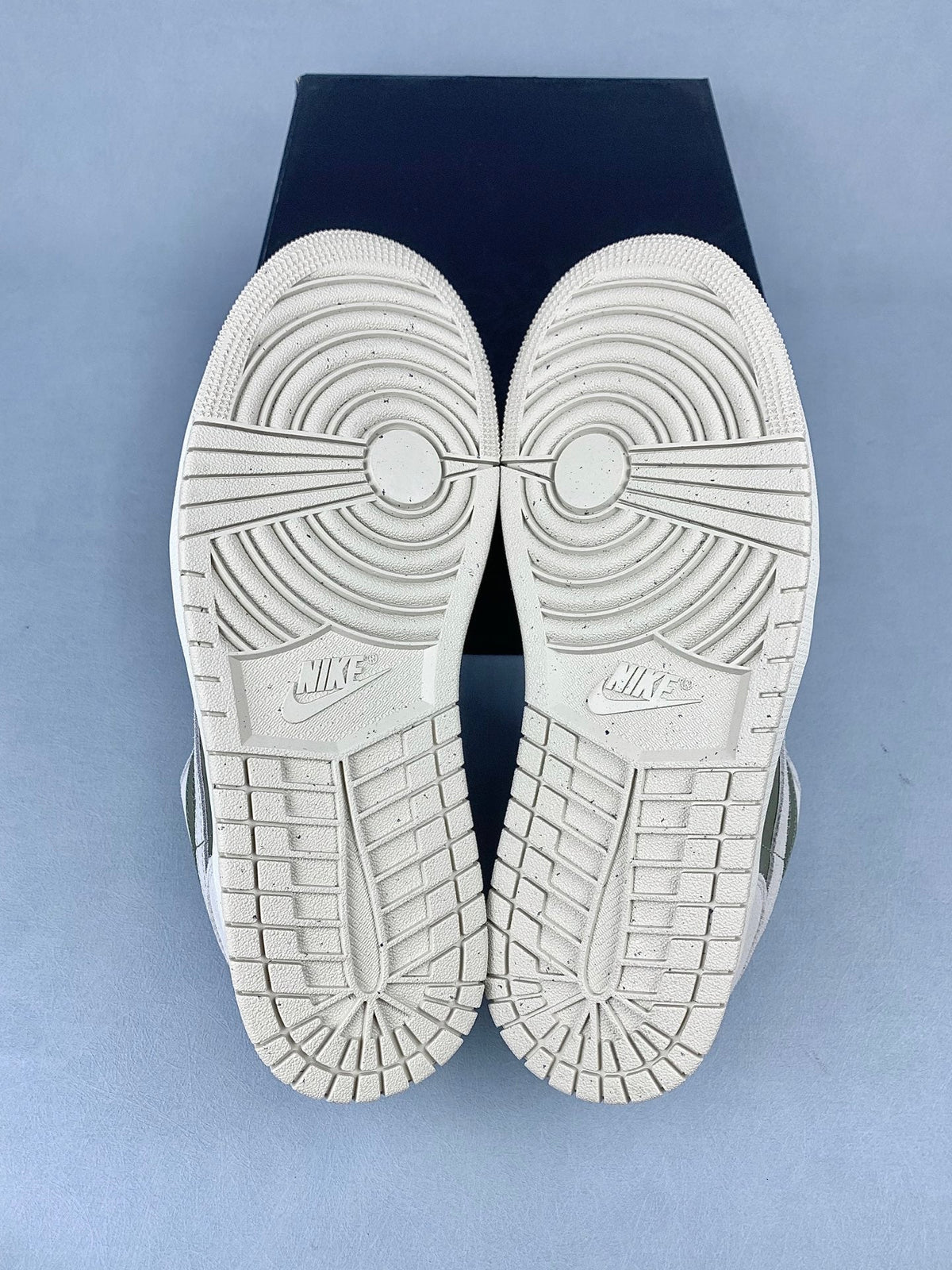 Air Jordan 1 Low Olive Green Unisex Sneakers HV4089-201